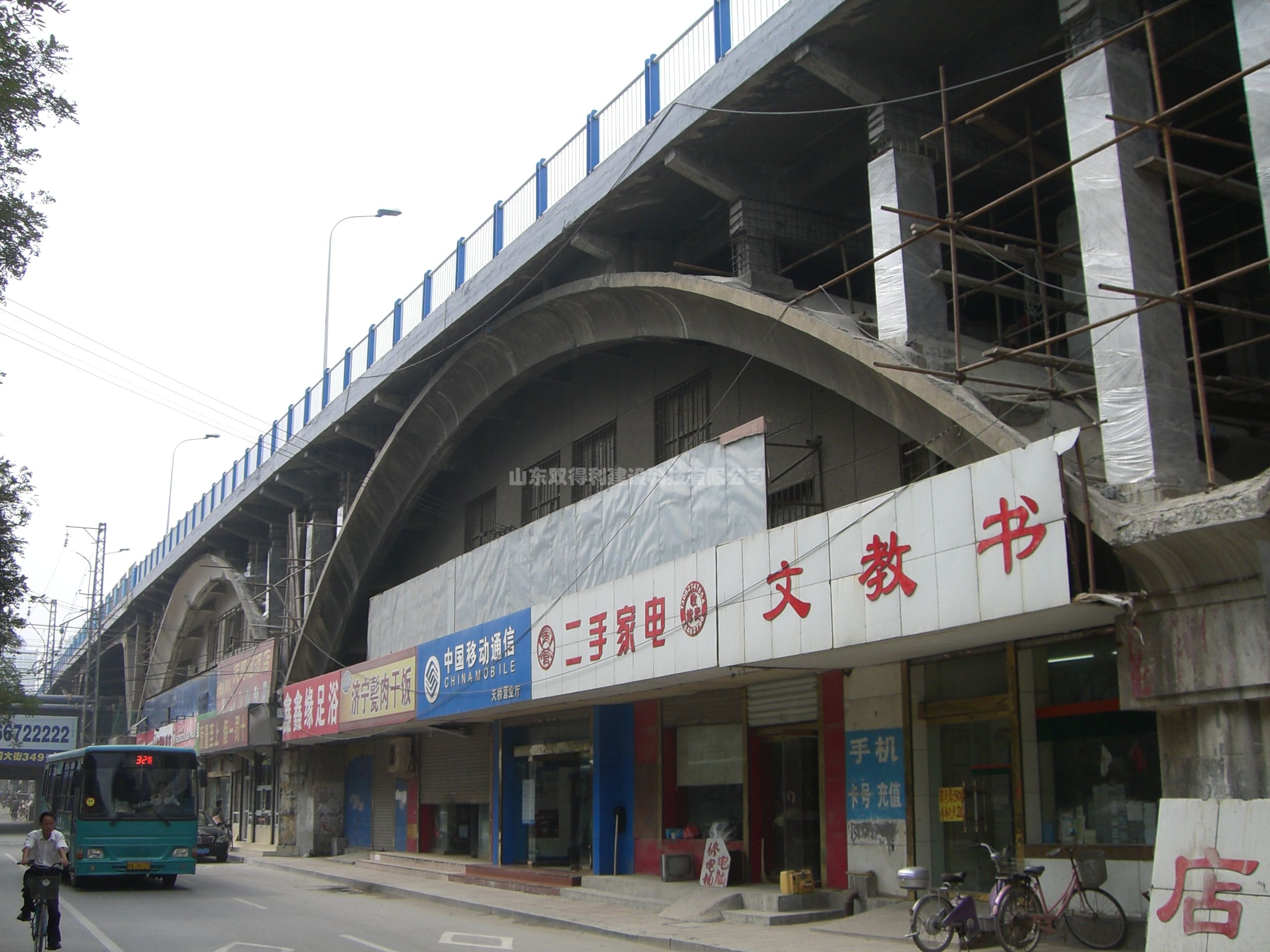 濟(jì)南緯二路天橋維修工程.JPG